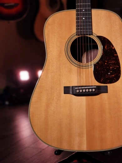 Martin Guitars - D-18 STD 3